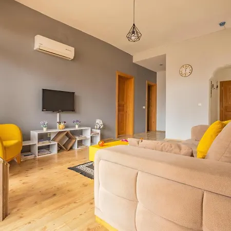 Old Town Deluxe Flats Ξενοδοχείο με διαμερίσματα 3*